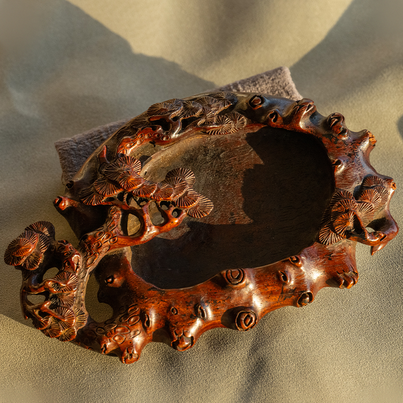 黄花梨雕松树随形水盂