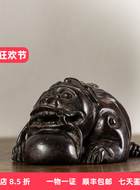 清代小叶紫檀瑞兽镇纸摆件