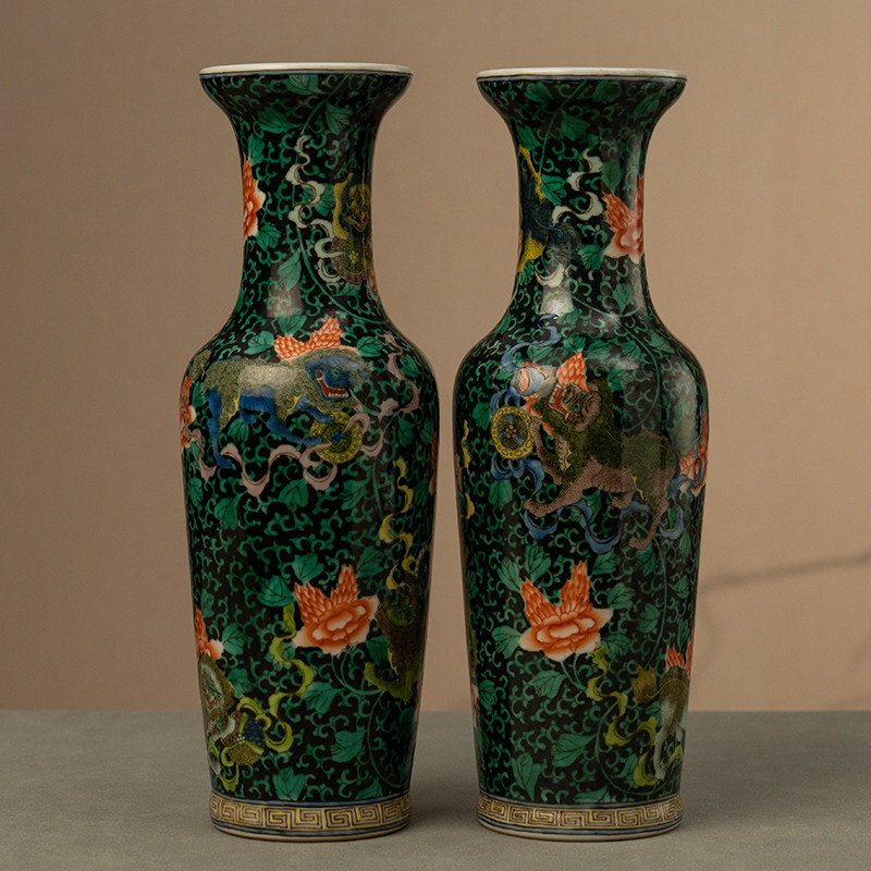 清代五彩狮子滚绣球赏瓶（一对）文玩古董瓷器收藏客厅花瓶摆件