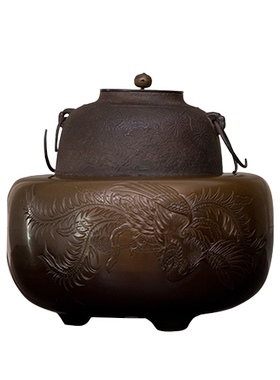 铜錾花凤纹风炉及铁制松梅图釜