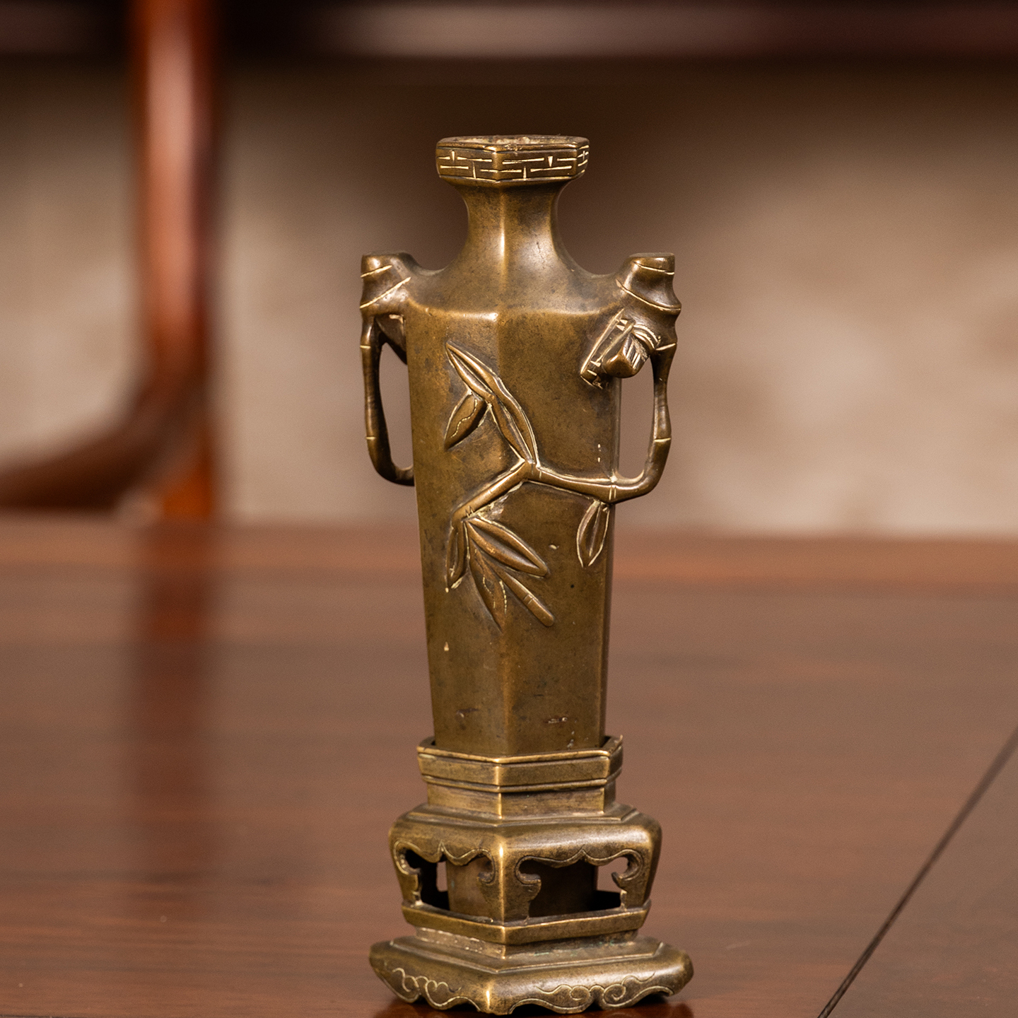 清代铜竹纹剑脊连座香插