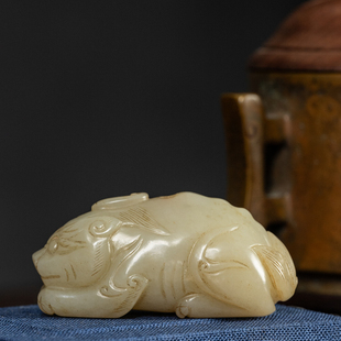 清代玉雕瑞兽挂饰文玩古董玉器收藏真品天然和田玉雕手把件111.5g