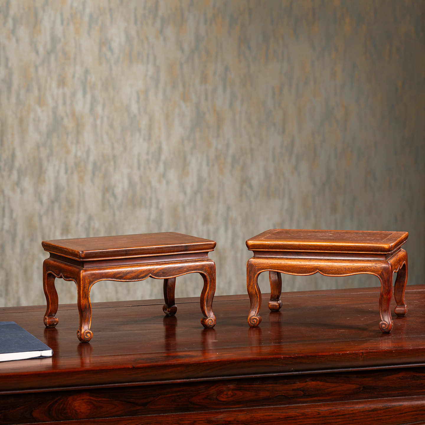 清代黄花梨束腰三弯腿器座（一对）古董收藏中式海南黄花梨底座,家居饰品,艺术摆件,淘宝优惠券,粉丝福利购,淘宝优惠卷