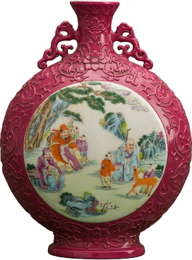 胭脂红地开窗粉彩人物故事抱月瓶