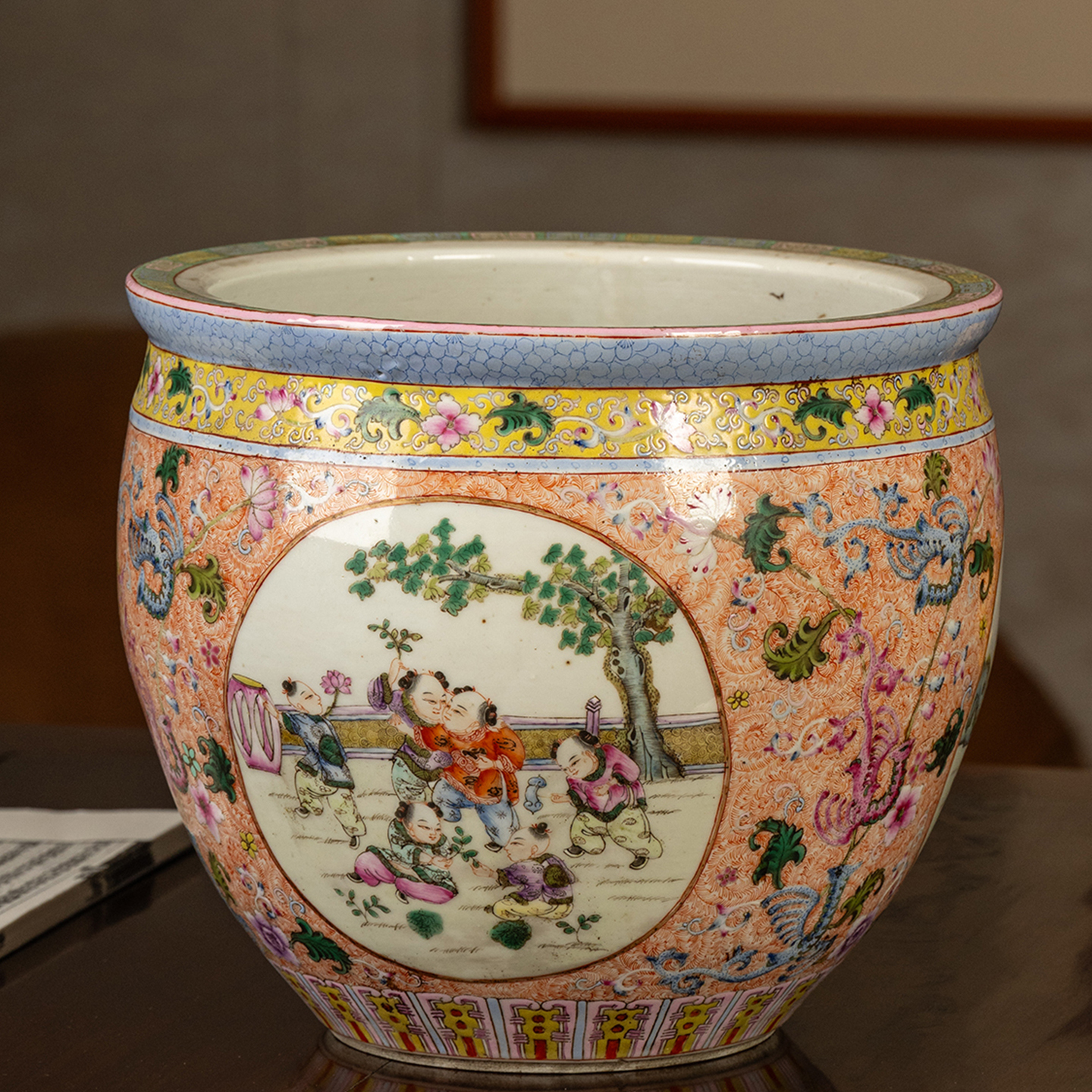 清代粉彩婴戏图五子登科鱼缸