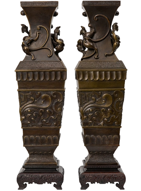 清代铜饕餮纹螭耳方形赏瓶