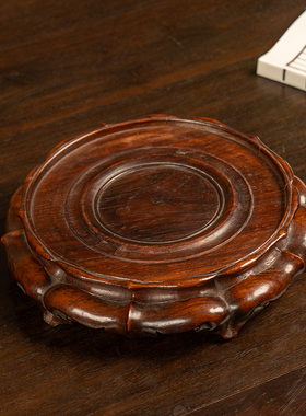 红木整挖云纹足菱口器座