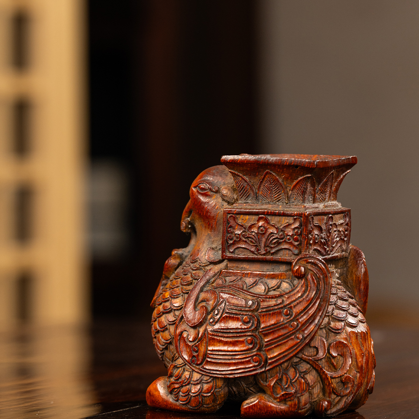 清代竹雕瑞兽负鼎摆件