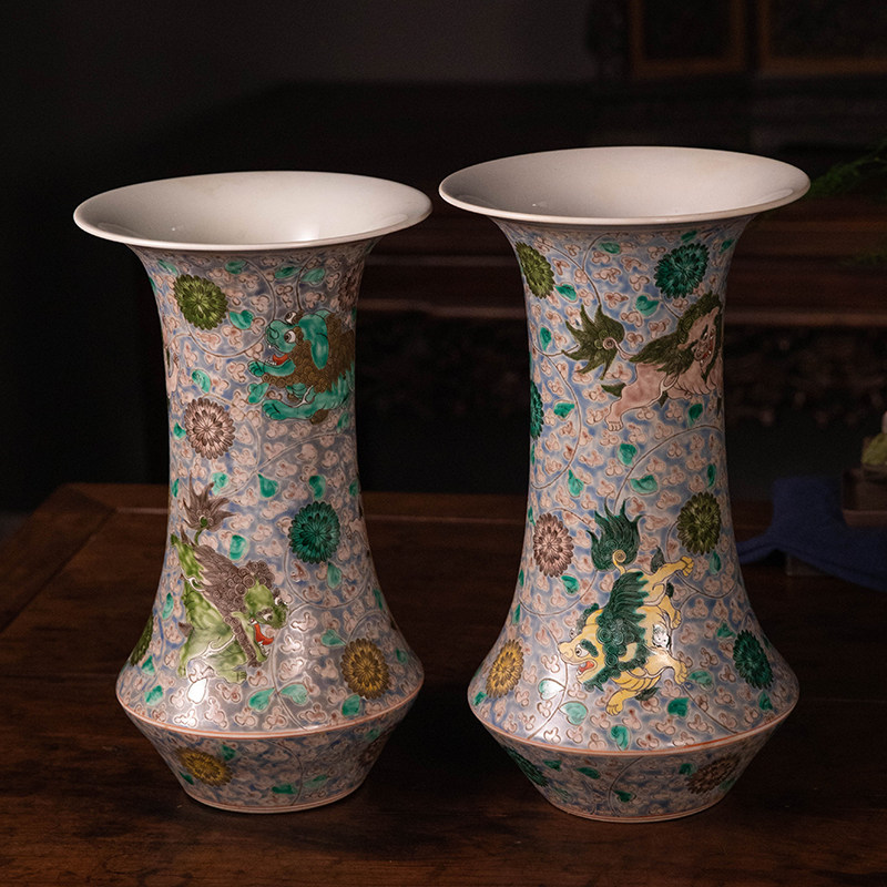 清代五彩狮纹花觚（一对）老物件文玩古董收藏客厅办公室瓷器摆件