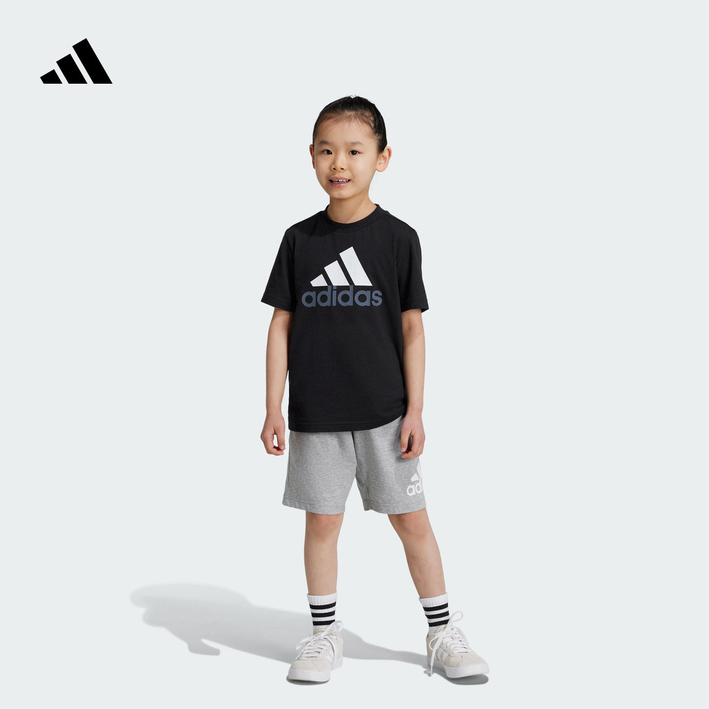 阿迪达斯男女小童短袖套装图片