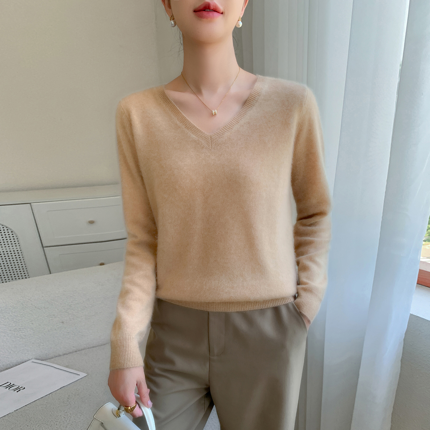空气感亲肤山羊绒衫V领套头