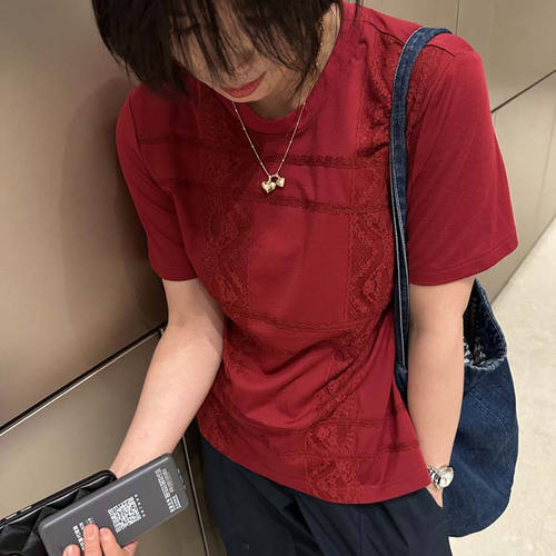 胖小妮的春天百搭圆领纯棉T恤女