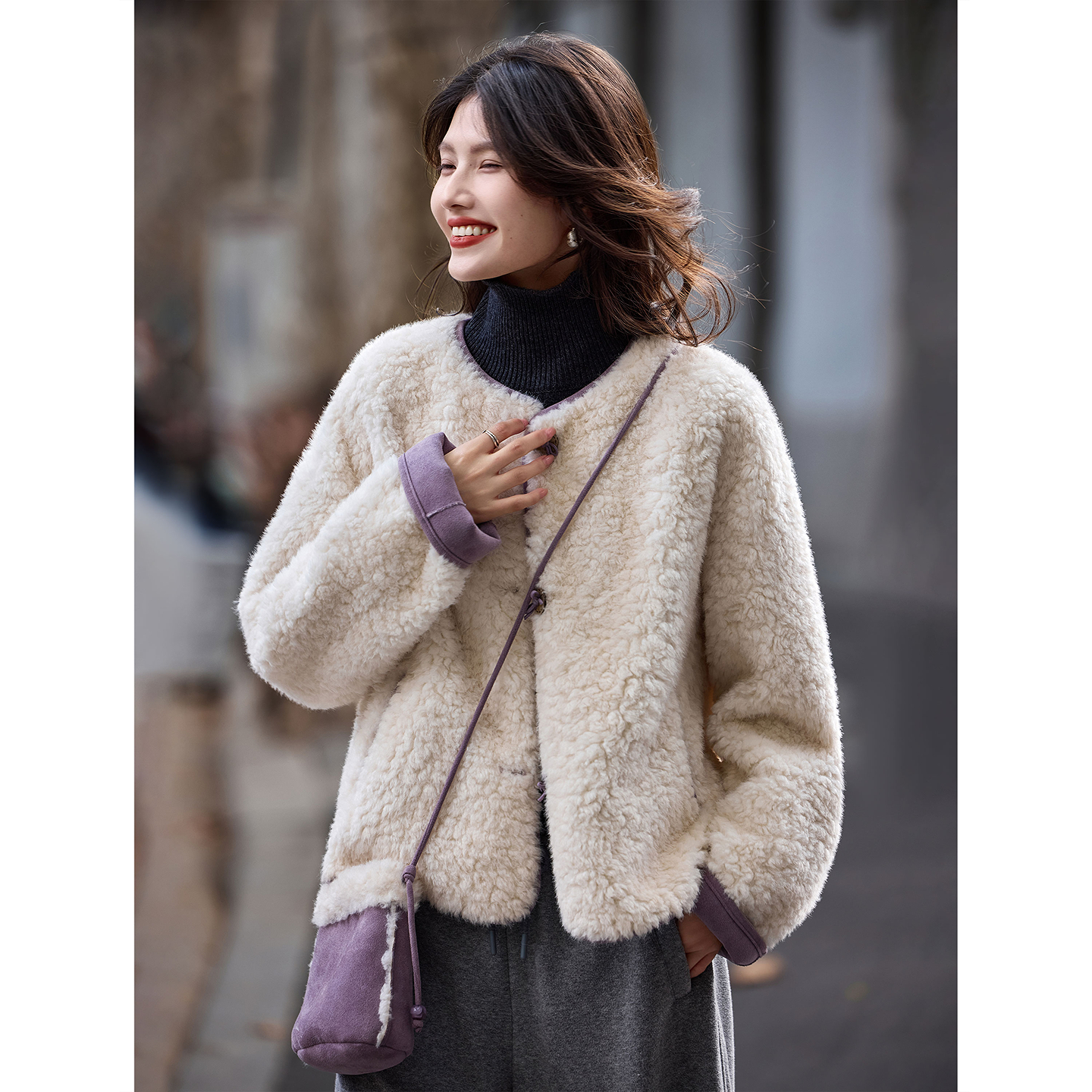 苏醒的乐园配小包皮毛一体保暖上衣冬季圆领撞色仿羊羔毛皮草外套