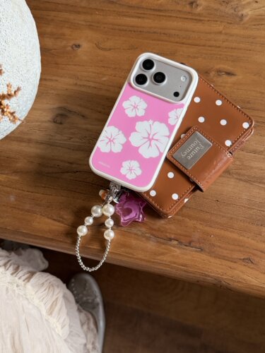 DanDan 韩系ins风珍珠边框适用于iPhone17pro手机壳17pm粉蓝底白色扶桑花16/15p全包新款16pm珍珠手链保护套