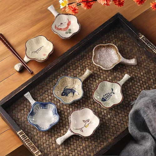 日式陶瓷调料碟子商用烤肉调味碟带把创意筷子架餐厅寿司蘸料碟子