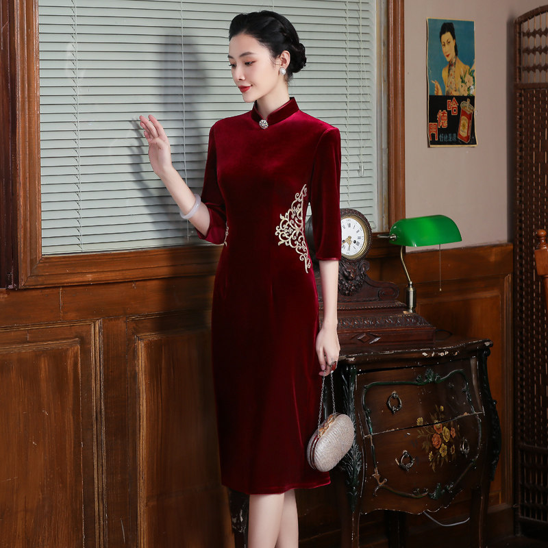 婚礼妈妈礼服母亲装金丝绒旗袍连衣裙中长款年轻喜婆婆婚宴装高贵