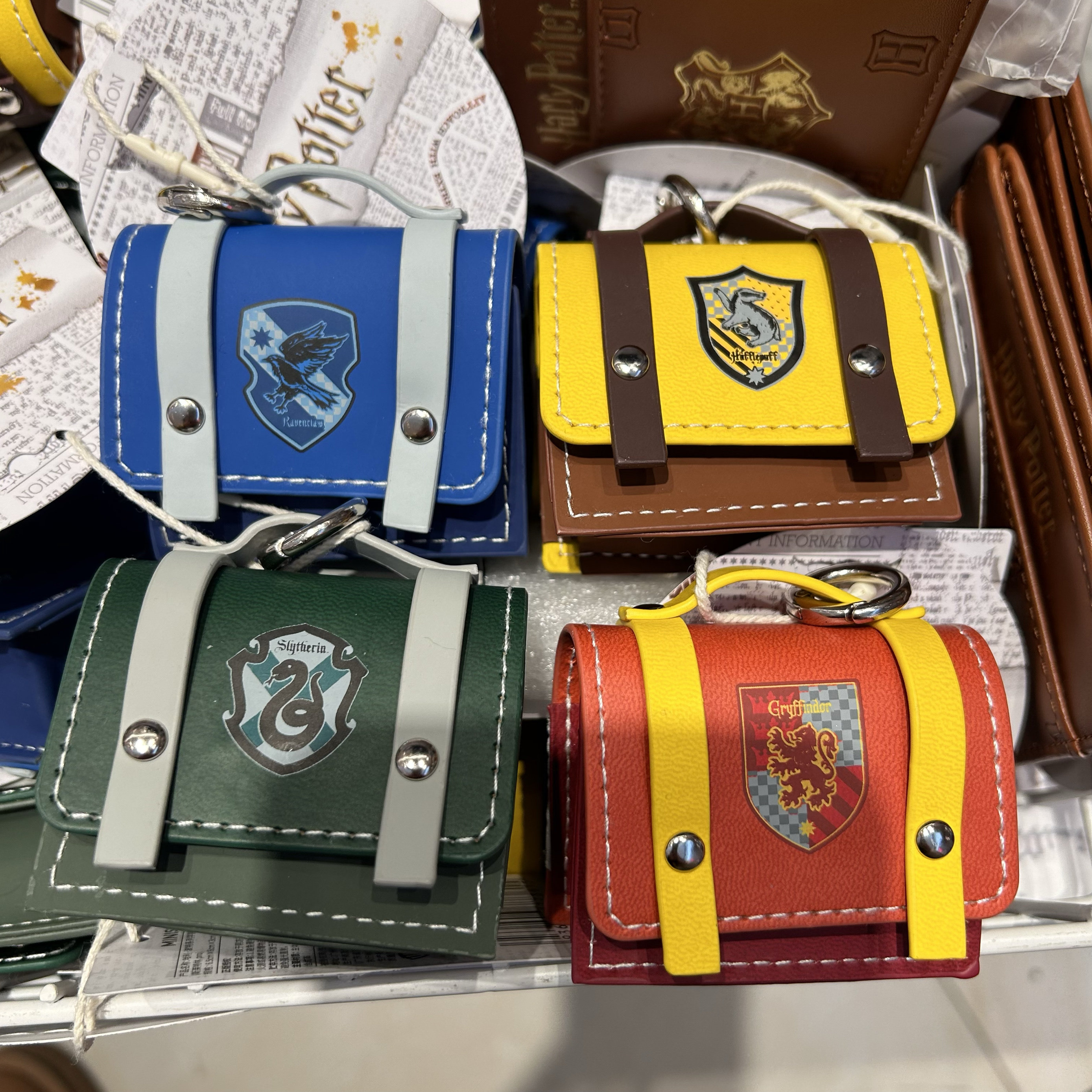 哈利·波特系列学院风皮革&海格蛋糕毛绒耳机包 名创优品MINISO