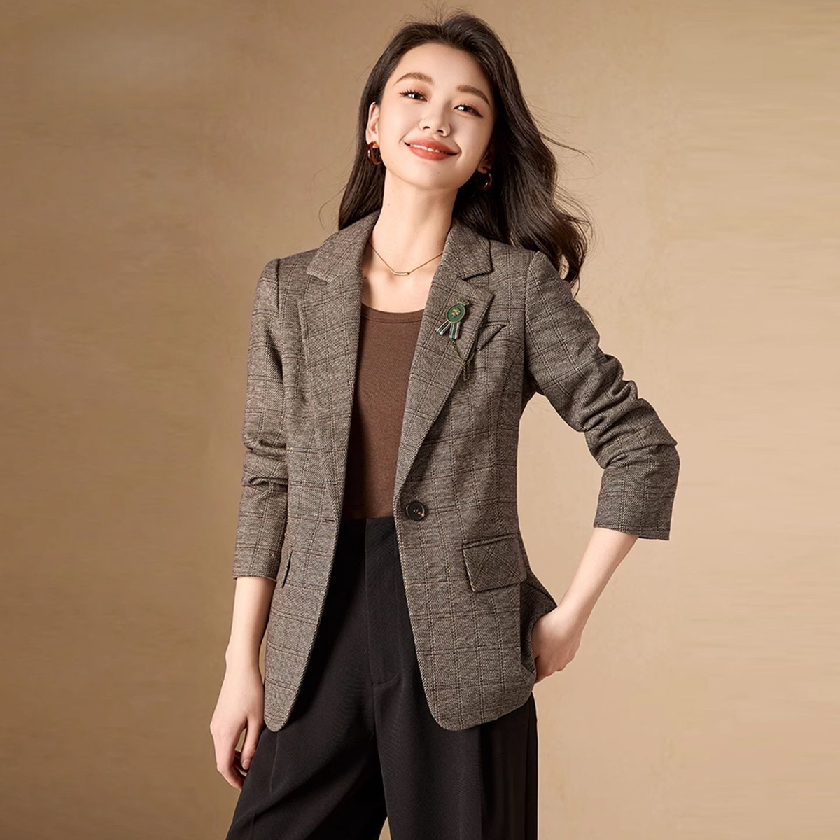 格子小西装外套女款2026年秋季新款爆款气质名媛轻奢高级感外套