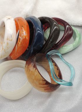 新款青岛欧美时尚百搭气质质感树脂混色不规则异性手镯Q36