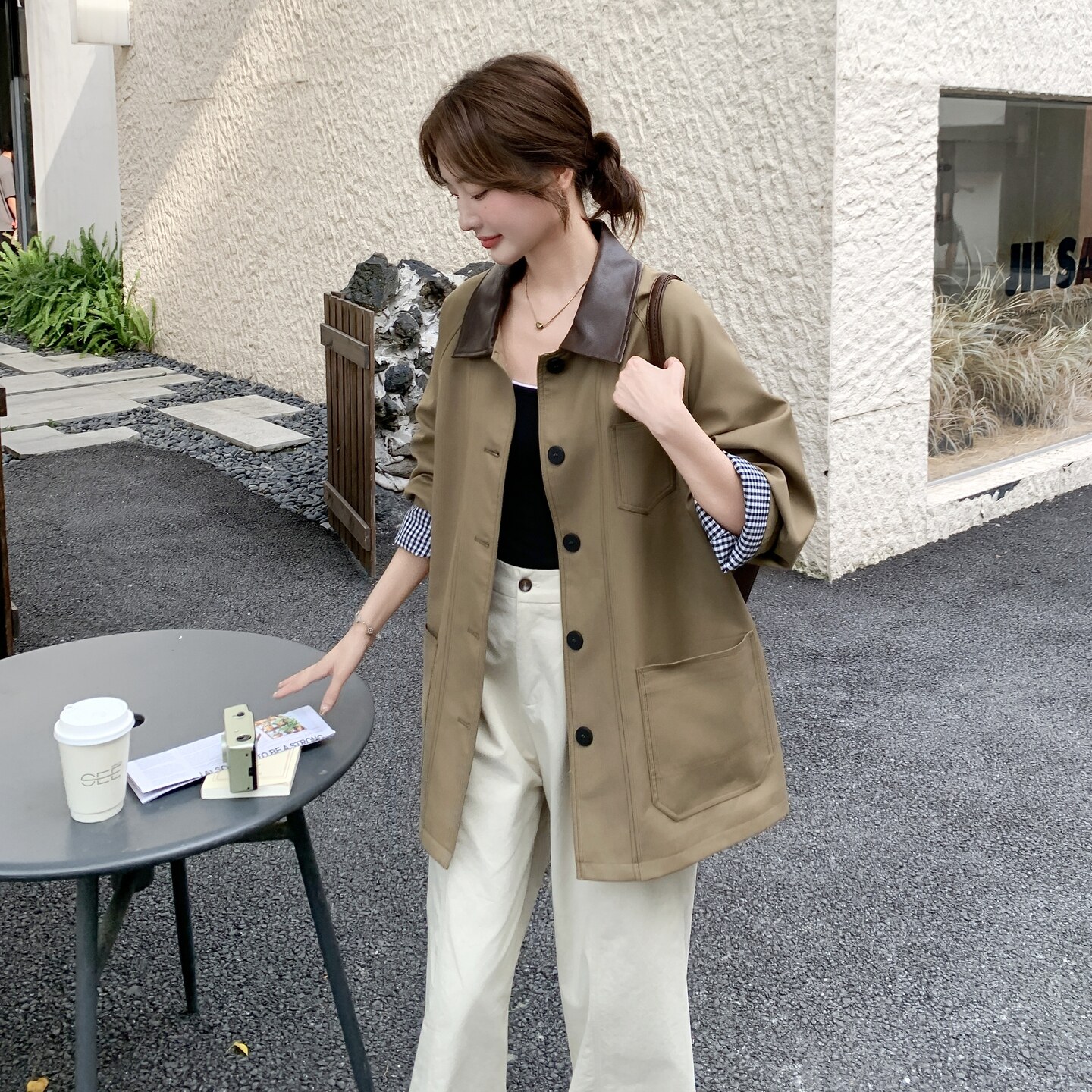 韩版卡其色翻领风衣外套女2025春秋季新款复古撞色学院风减龄上衣,女装风衣,2C033