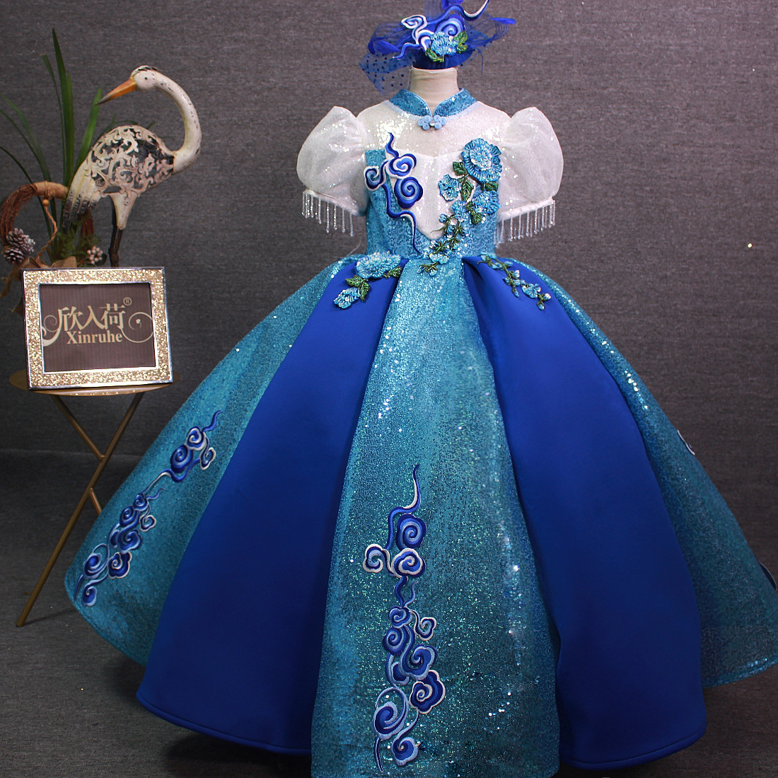 欣入荷女童蓝色国风长款礼服刺绣大裙摆蓬蓬裙弹古筝艺考演出主持