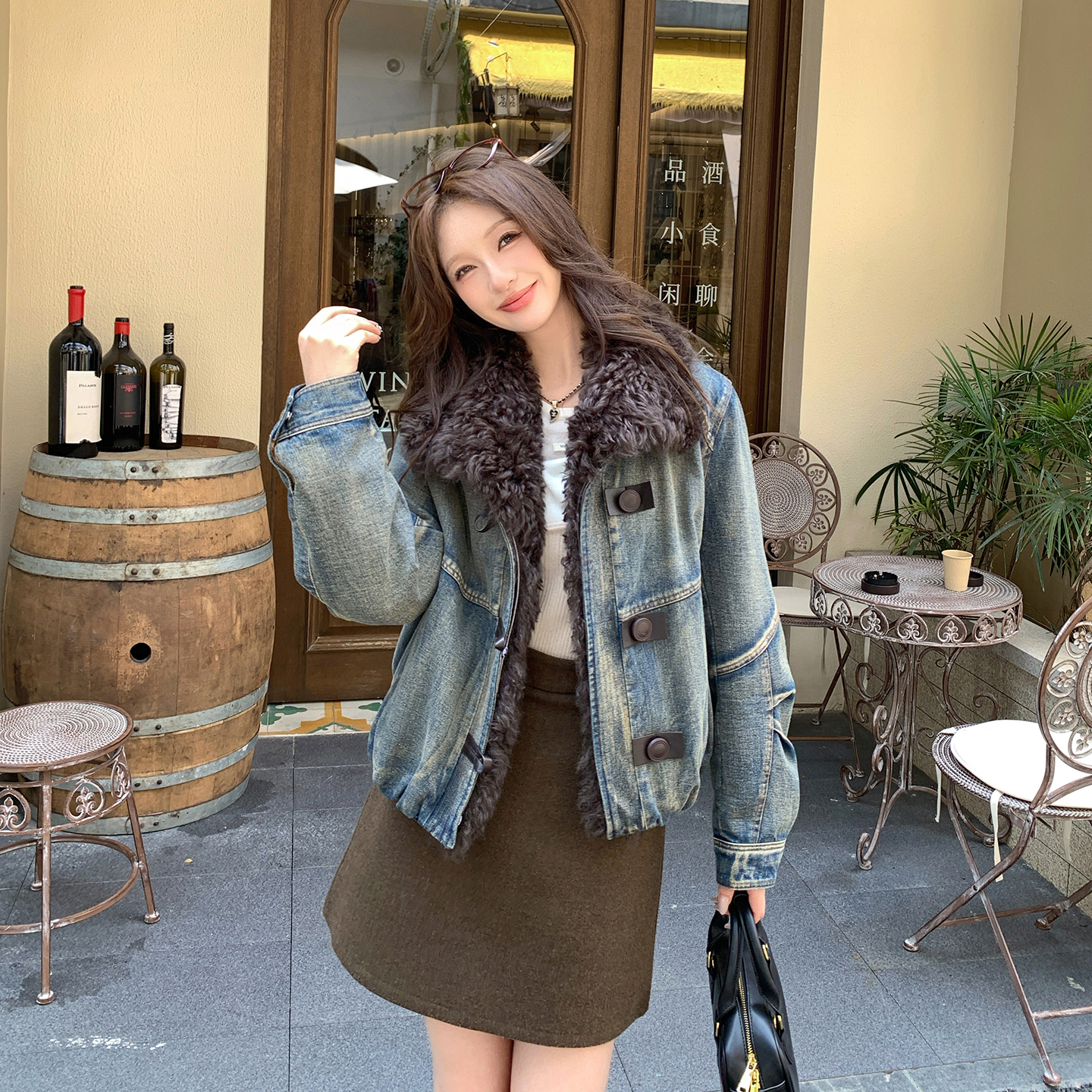 90白鹅绒真羊羔毛拼接牛仔羽绒服