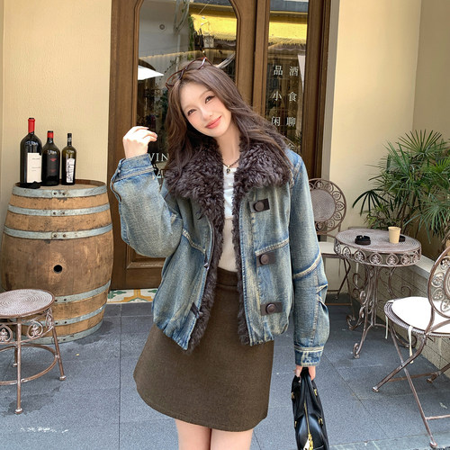 90白鹅绒真羊羔毛拼接牛仔羽绒服