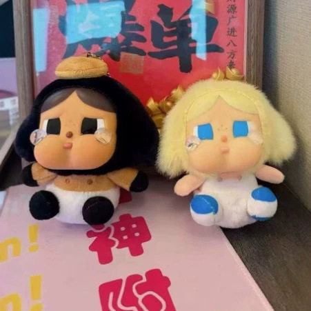 初生白上海限定新品高品质哭娃Crybaby可爱搪胶脸毛绒玩具挂件