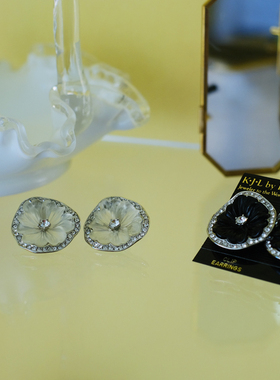 艺伎的胭脂 vintage KJL 花朵 黑色白色 耳针 耳夹