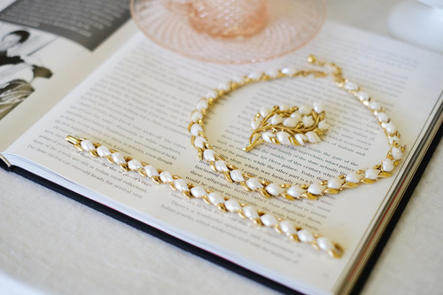 艺伎的胭脂 vintage trifari 翠法丽 白色 项链 手链 胸针 套装