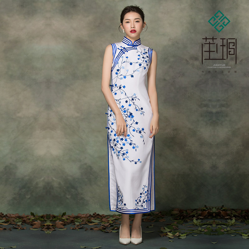 茧玥白色重磅真丝绣花手工旗袍