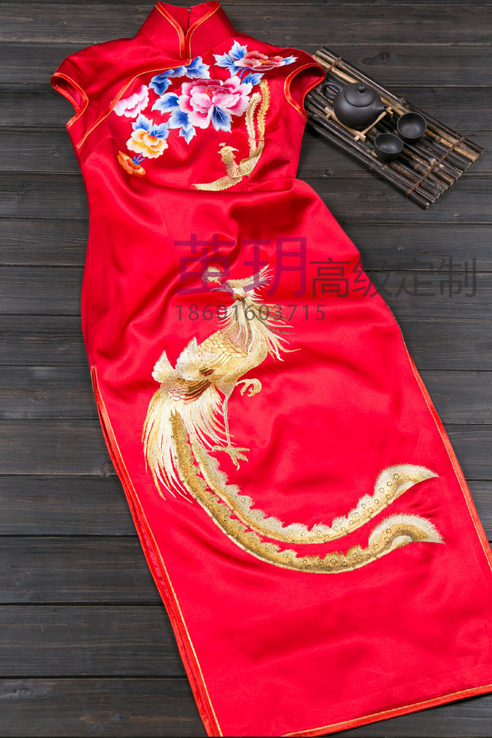 茧玥手工大红色敬酒服高端定制