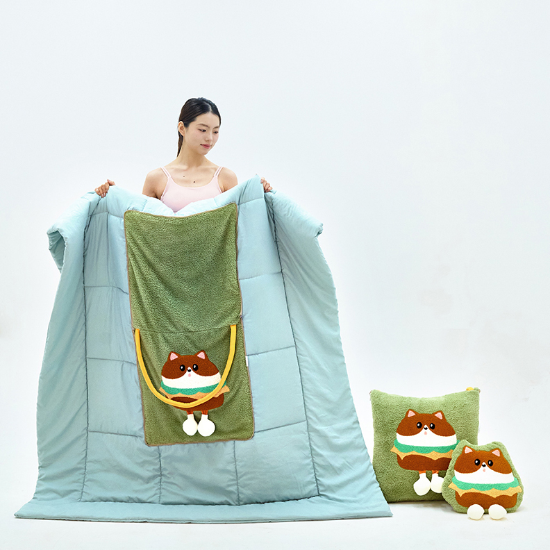 手提卡通抱枕被两用车载靠垫办公室沙发便携可折叠午休枕头空调被