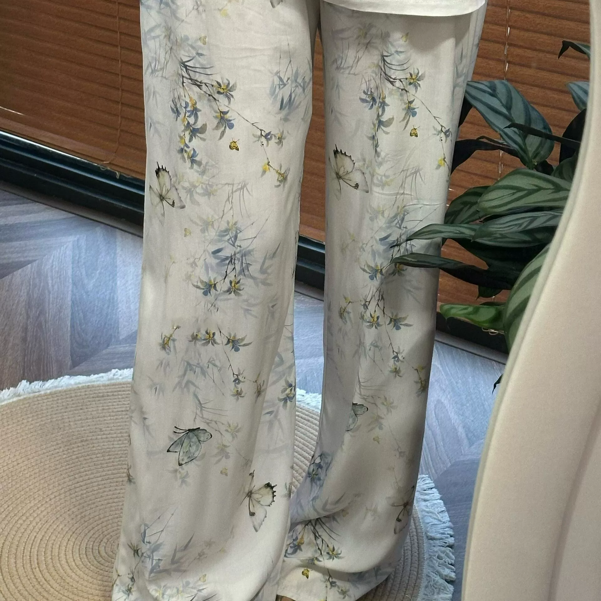 棉绸蝴蝶纹夏日凉感防蚊空调裤女