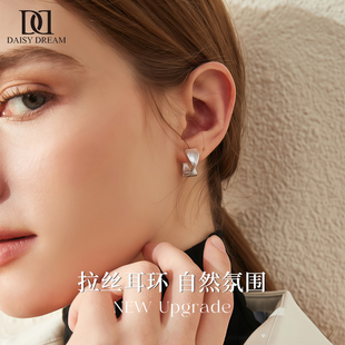 高级感拉丝缠绕耳环女2025新款 气质扭曲耳钉小众设计S925银针耳饰