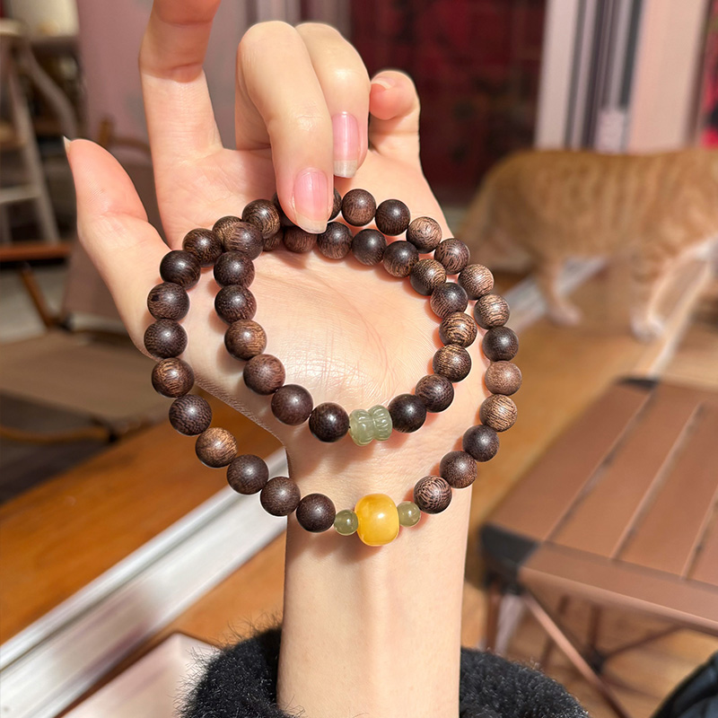 复古沉香手串搭配老型珠蜜蜡双圈