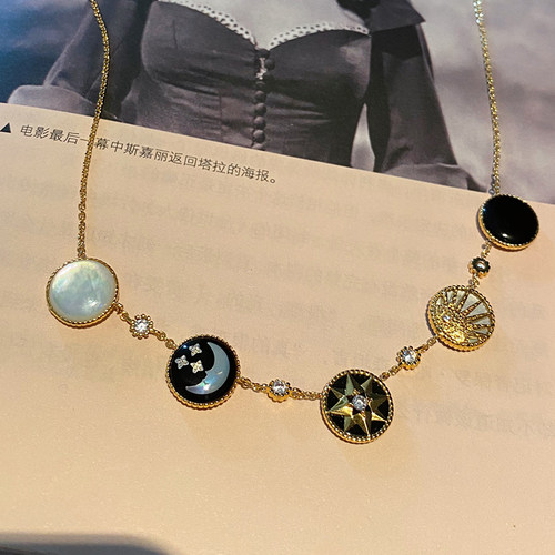 轻奢星月黑白配双面佩戴锁骨链