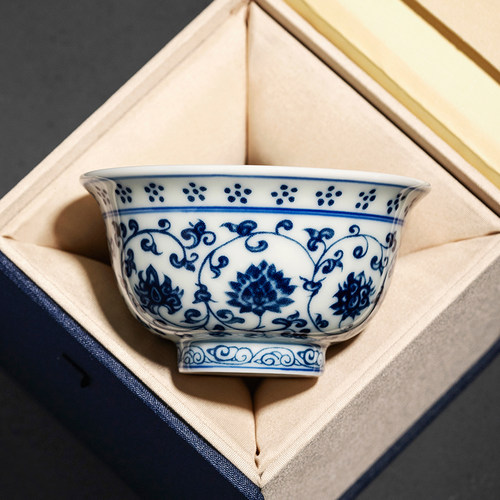 永乐青花仿古缠枝莲压手杯