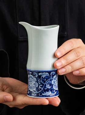 缠枝莲竹节白酒分酒器陶瓷定制套