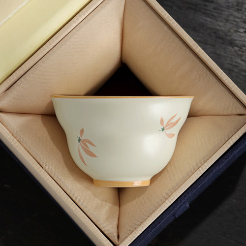陶瓷米黄定窑兰花葫芦杯茶杯