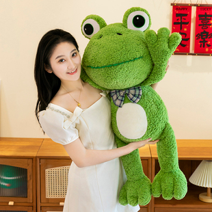 呆萌绿卡通青蛙圆眼蛤蟆女孩搂抱布娃娃安抚治愈系安抚睡觉公仔