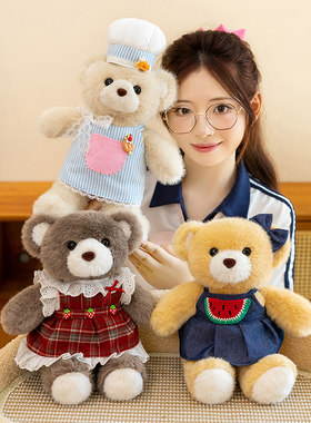 可爱厨师饼干小熊陪伴少女