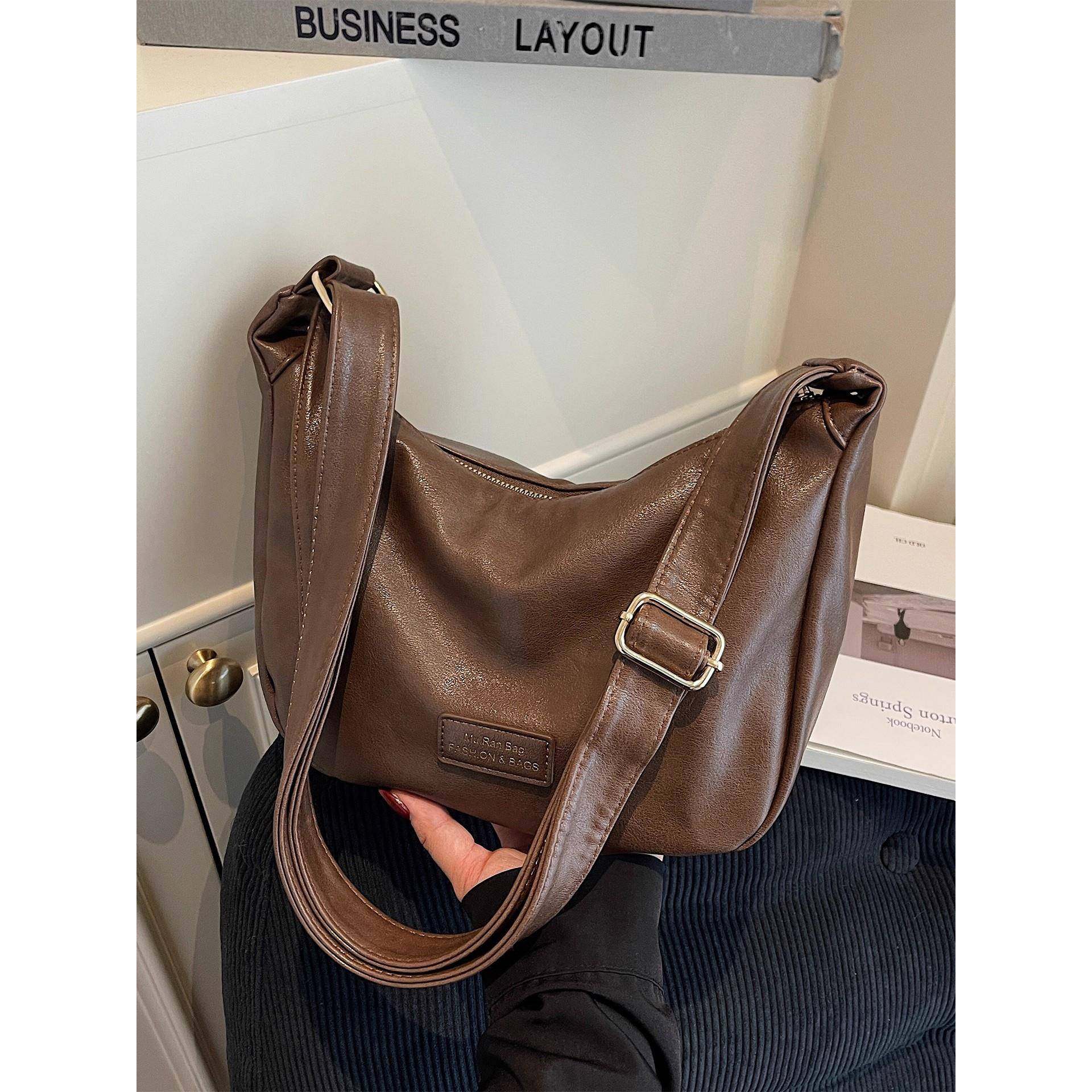 法国【设计师】SZ高级感女款2025新款覆古单肩包大容量通勤斜挎包