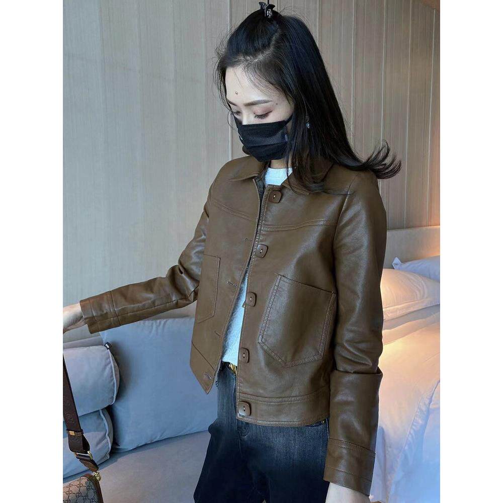 2025年新款简约纯色机车服短款夹克外套皮衣女显瘦纽扣时尚设计感