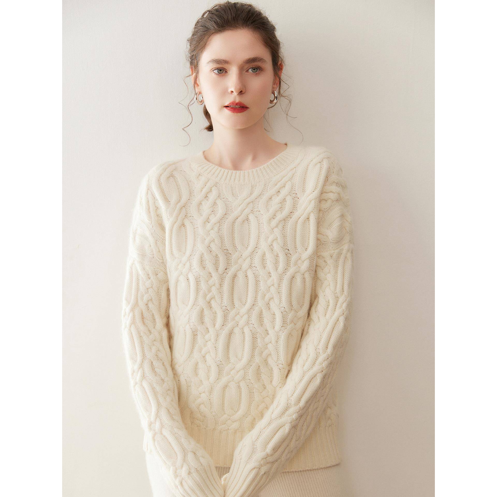 欧美绞花设计款！baby小山羊绒衫女时尚百搭扭花圆领套头针织毛衣