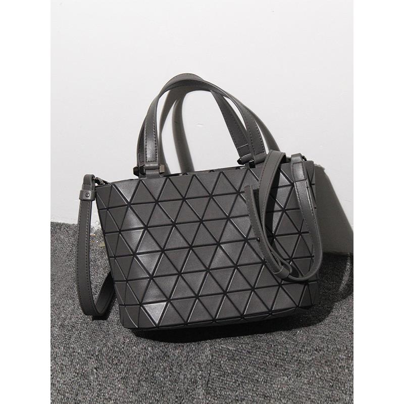 法国专柜MK DN~女式手提包包女2025新款菱格斜挎小水桶包单肩女包