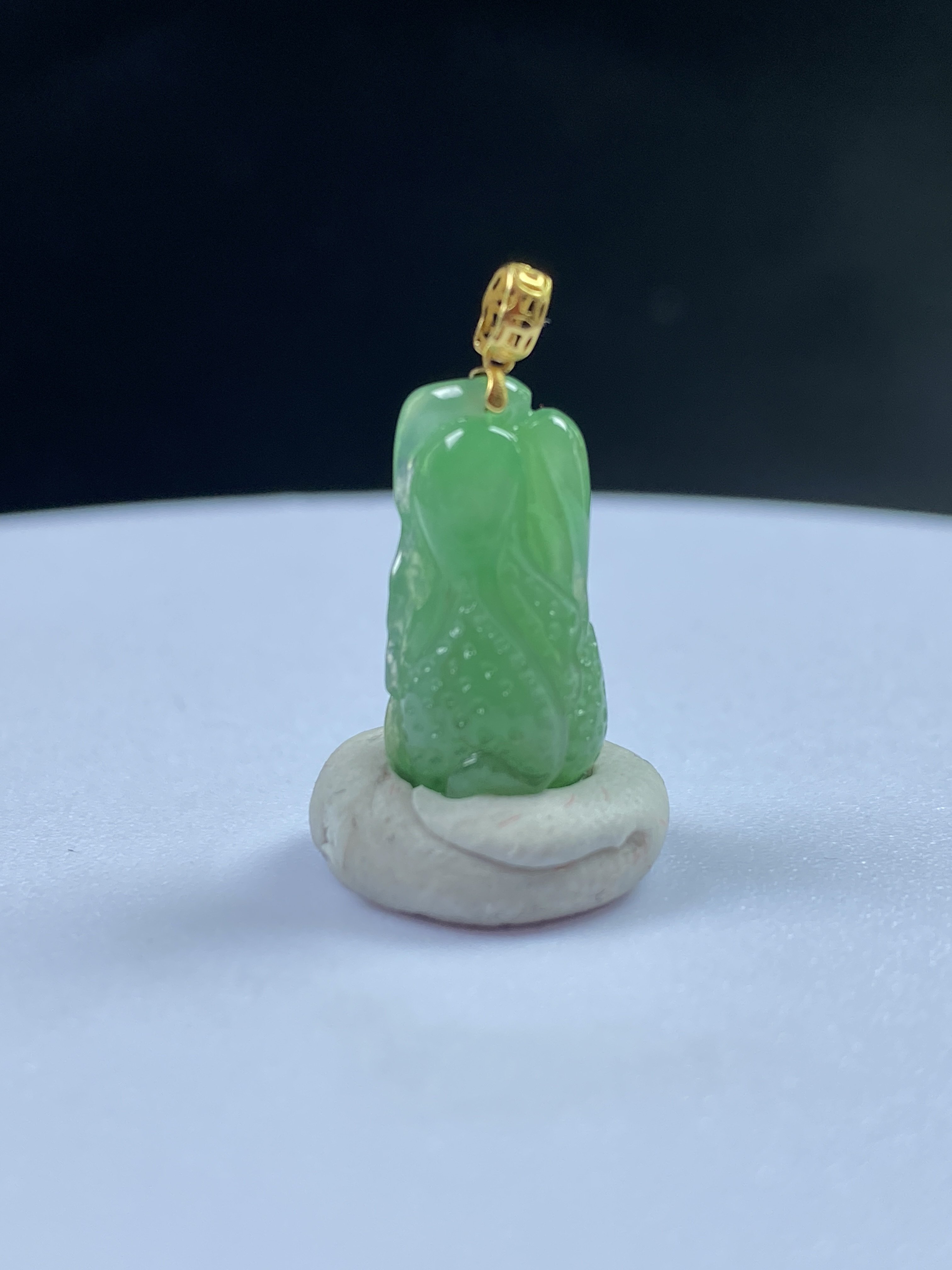 缅甸天然A货翡翠18k金扣头阳绿白菜吊坠 证书编号1475