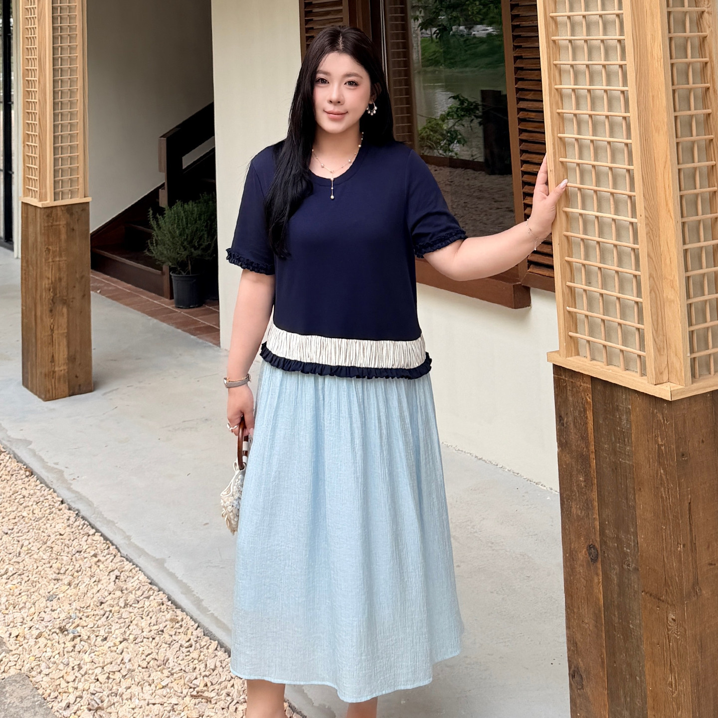设计感大码女装撞色拼接连衣裙2026夏款200斤胖mm宽松显瘦遮长裙