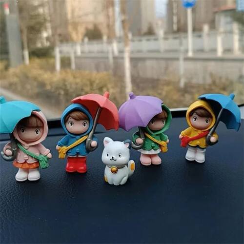 Cute Umbrella Couple Car Interior Decoration Action Figures