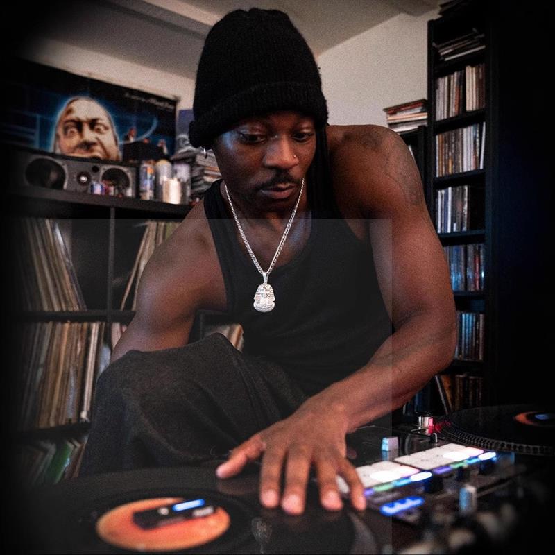 The mens vests are sweating American coarse threads in the